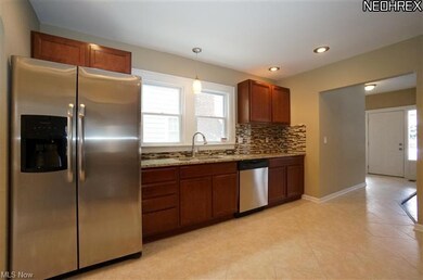 3305 Euclid Heights Blvd, Cleveland, OH 44118 - photo 6