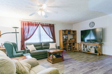 27660 Ellis Dr, Sturgis, MI 49091 - photo 7