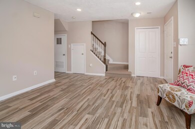 7246 Mahogany Dr, Hyattsville, MD 20785 - photo 5