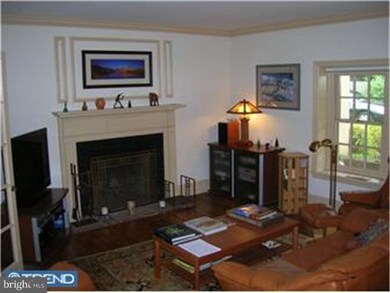 527 E Gravers Ln, Glenside, PA 19038 - photo 4