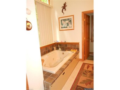 Master Bath with Jetted tub!