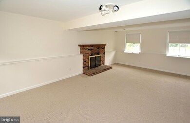 12603 Etruscan Dr, Herndon, VA 20171 - photo 6