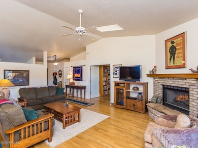 006_Living Room