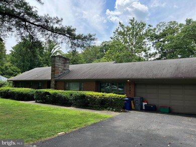 1332 Pine Tree Rd, McLean, VA 22101 - photo 2