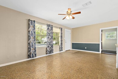 610 Roma St-18