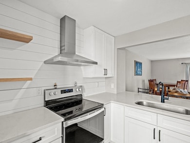 1722 Mill Run Cir, Tampa, FL 33613 - photo 5