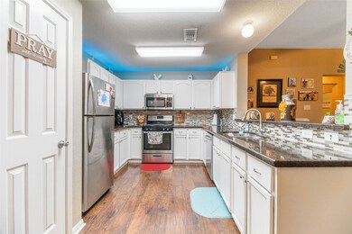 2905 Community Dr, Alvin, TX 77511 - photo 3