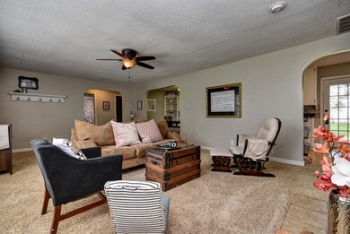 1107 S Stewart Ave-11