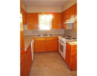 Kitchen. Note new appliances!