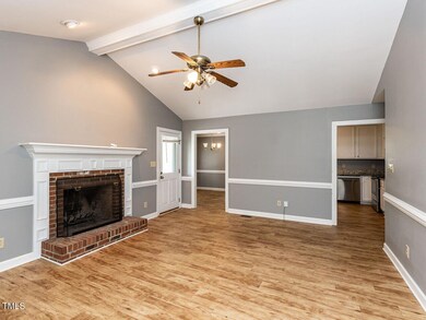 005-1280x960-foyer-entry
