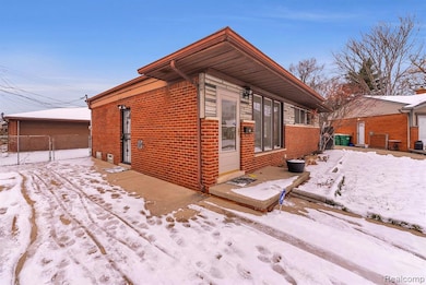 32658 Kathryn St, Garden City, MI 48135 - photo 3