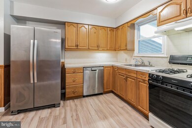 564 N Cedar St, Spring City, PA 19475 - photo 6