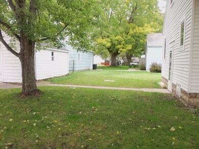 04 backyard