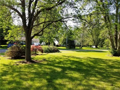 Spacious Front Yard to the South