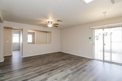 004-photo-dining-room-7646030