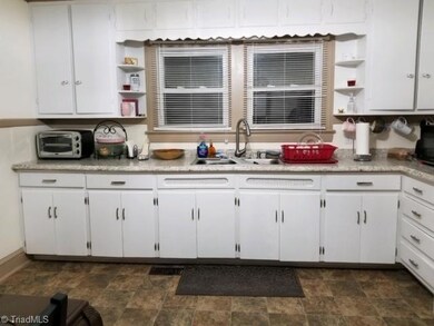 801 Morgan Ave, Asheboro, NC 27205 - photo 4