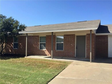 302 Kathy Ln, Granbury, TX 76049 - photo 2