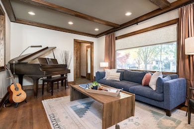 806 N Grove Ave, Oak Park, IL 60302 - photo 4