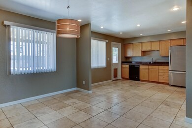 4536 S Forest Ave-12