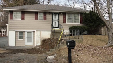 24 Acorn Ave, Rensselaer, NY 12144 - photo 2