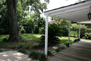 112 Melbourne St, Houston, TX 77022 - photo 3