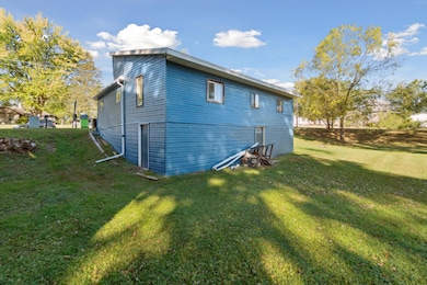 122-N-State-St-Neshkoro-WI-54960-WindowS