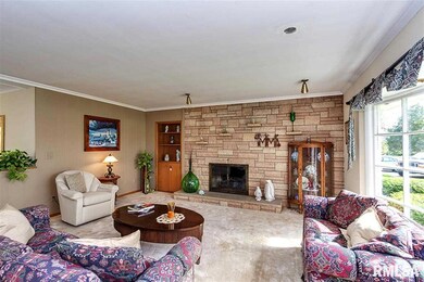 4219 Rodeo Rd, Davenport, IA 52806 - photo 2