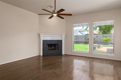 8107 Whisper Point Dr, Houston, TX 77040 - photo 4