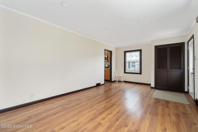 302 Howell St-22
