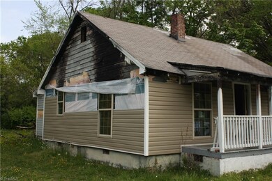 1211 Furlough Ave, High Point, NC 27260 - photo 4