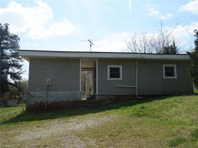 402 Kaye St, Archdale, NC 27263 - photo 2