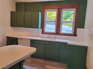 830 Sumner St, Akron, OH 44311 - photo 6