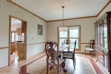 Hardwood Floors w/ Cherry Inlay, Crown Molding