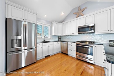 381W11thSt-10