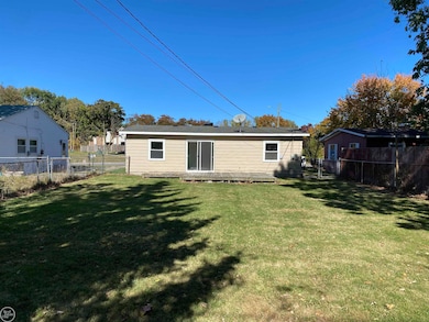 2636 Locust St, Port Huron, MI 48060 - photo 2