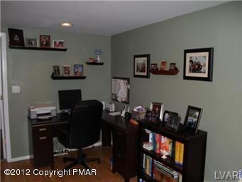 220 Oak St, Pen Argyl, PA 18072 - photo 4