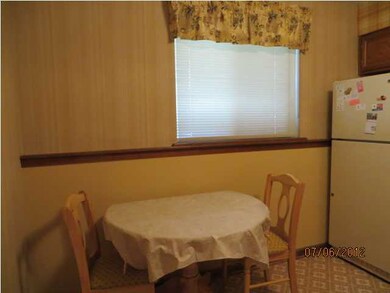 Eating space in kitchen