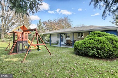 112 Robin Rd, Hershey, PA 17033 - photo 5