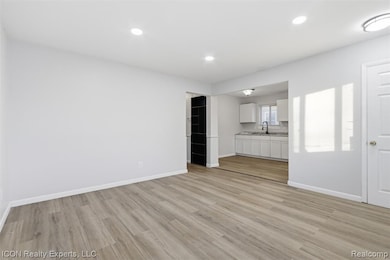 14731 Stephens Dr, Eastpointe, MI 48021 - photo 5