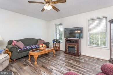 378 Willis Dr, Bunker Hill, WV 25413 - photo 5