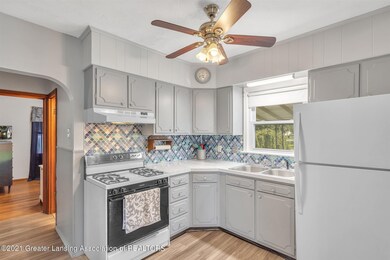 3708 Burchfield Dr, Lansing, MI 48910 - photo 3