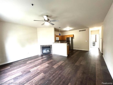 14579 Vauxhall Dr unit 84, Sterling Heights, MI 48313 - photo 3