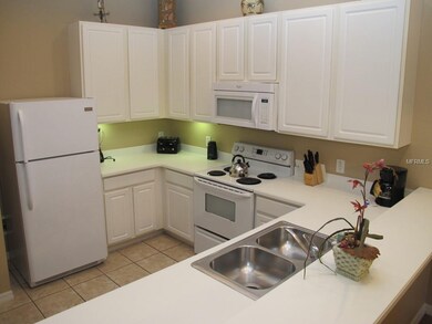 Large kitchen & breakfast bar