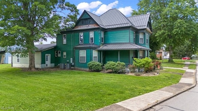 111 W 4 1 2 St, Williamstown, WV 26187 - photo 2