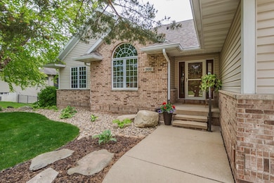 906 S Ridge Dr, Cedar Falls, IA 50613 - photo 5