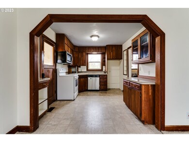 145 N 2nd St, Creswell, OR 97426 - photo 5