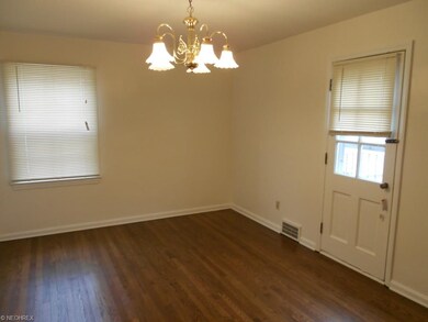 3481 Shannon Rd, Cleveland, OH 44118 - photo 6