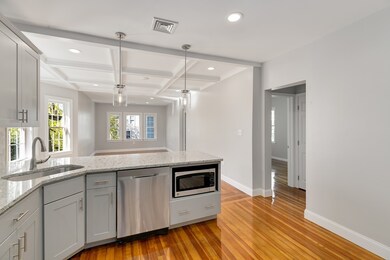 39 Mount Vernon St unit 2, West Roxbury, MA 02132 - photo 2