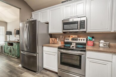 417 Glenwood St, Gainesville, TX 76240 - photo 6