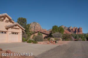 Quiet Surrounding & Red Rock Views